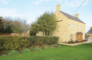 Self catering breaks at Lower Farmhouse in Todenham, Gloucestershire