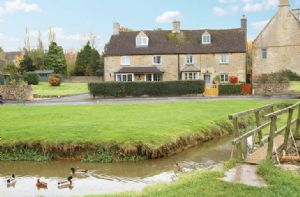 Self catering breaks at Duckling Cottage in Bledington, Gloucestershire