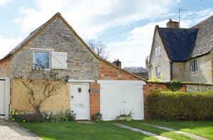 Self catering breaks at Old Bothy in Halford, Warwickshire