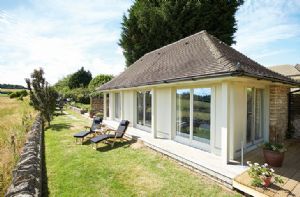 Self catering breaks at The Pavilion in Idbury, Gloucestershire