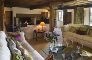 Self catering breaks at The Manor House in Stroud, Gloucestershire
