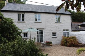 Self catering breaks at Mews Cottage in Helston, Cornwall