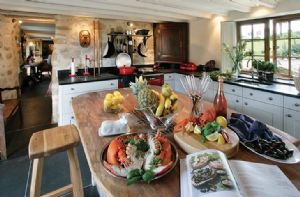 Self catering breaks at Tregadjack Farmhouse in Sithney, Cornwall
