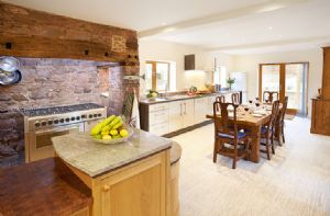 Self catering breaks at Middle Hollacombe Farmhouse in Hollacombe, Devon