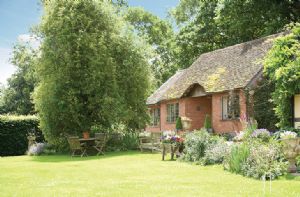 Self catering breaks at Long Cover in Kyre, Herefordshire