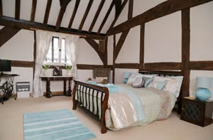 Self catering breaks at The Queens Truss in Weobley, Herefordshire