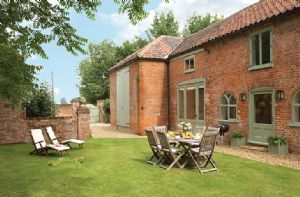 Self catering breaks at Coach House in Banningham, Norfolk