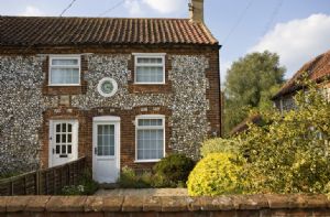 Self catering breaks at Clock Cottage in East Rudham, Norfolk