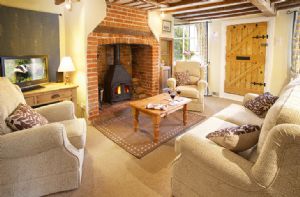 Self catering breaks at Holly Cottage in Huntingfield, Suffolk