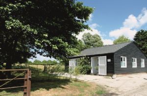 Self catering breaks at Stable Cottage in Milton Lilbourne, Wiltshire