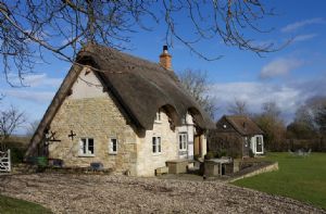 Self catering breaks at Field Cottage in Pershore, Worcestershire