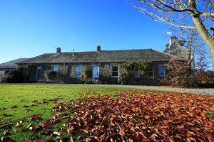Self catering breaks at Farmhouse Courtyard Cottage in Doune, Perthshire