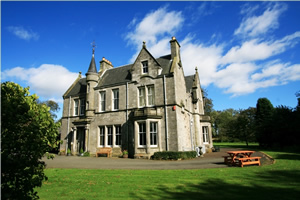 Self catering breaks at Impressive Country House in Townhill, Fife