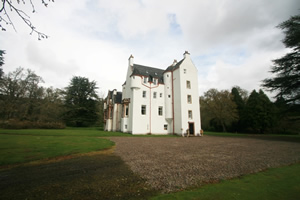 Self catering breaks at Historic Highland Castle in Drumnadrochit, Inverness-shire