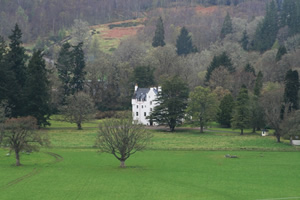Self catering breaks at Highland Castle + Cottage in Drumnadrochit, Inverness-shire