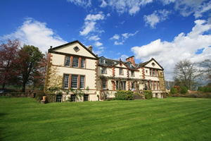 Self catering breaks at Exceptional Country House in Jordanstone, Perthshire