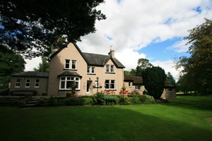 Self catering breaks at Former Hotel and Church Ruin in Dalwhinnie, Inverness-shire