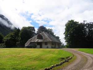 Self catering breaks at Traditional Shooting Lodge in Invercharnan, Argyll