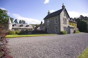 Self catering breaks at Country House with Pool in Pitlochry, Perthshire