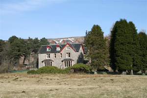 Self catering breaks at Impressive Shooting Lodge in Newtonmore, Inverness-shire