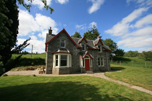 Self catering breaks at Traditional Country House in Newtonmore, Inverness-shire