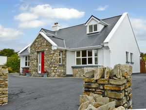 Self catering breaks at Honeysuckle Lodge in Clifden, County Galway