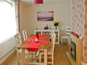 Self catering breaks at Y Fron in Newborough, Isle of Anglesey