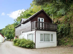 Self catering breaks at Creek Cottage in Little Petherick, Cornwall