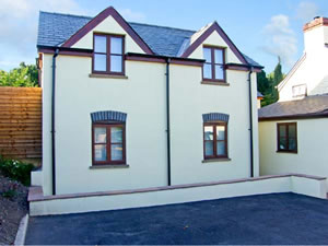 Self catering breaks at Oak Cottage in Llanishen, Monmouthshire