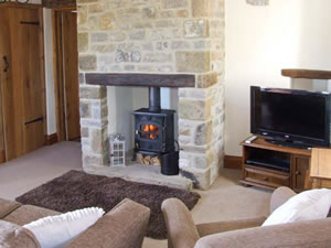 Self catering breaks at Swallows Barn in Cressbrook, Derbyshire