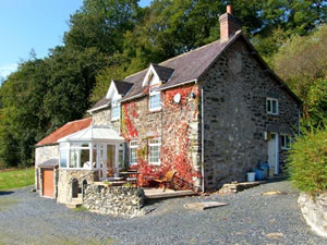 Self catering breaks at Tyn Llwyn in Pencoed, Mid Glamorgan