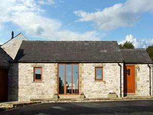 Self catering breaks at Swallow Barn in Priestcliffe, Derbyshire