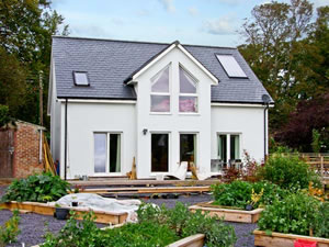 Self catering breaks at Ty Wennol in Beaumaris, Isle of Anglesey