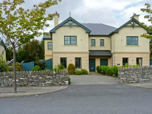 Self catering breaks at 2 Oakwood Manor in Kenmare, County Kerry