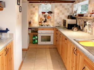 Self catering breaks at Wildflower Cottage in Winster, Derbyshire