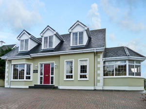 Self catering breaks at Convoy Cottage in Convoy, County Donegal