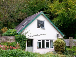 Self catering breaks at Bryn Melyn Studio in Llanelltyd, Carmarthenshire