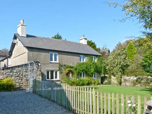 Self catering breaks at Low Plumgarths Farmhouse in Kendal, Cumbria