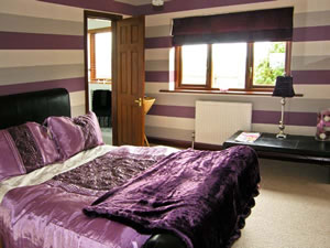 Self catering breaks at Bryn Coed Cottage in Pentre Berw, Flintshire