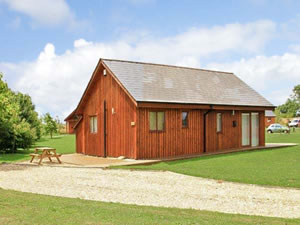 Self catering breaks at Birkdale Lodge in Thorpe-On-The-Hill, Lincolnshire