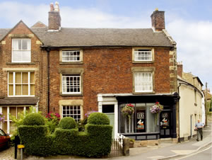 Self catering breaks at White Lion House in Wirksworth, Derbyshire