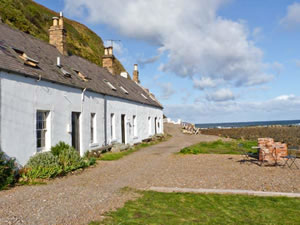 Self catering breaks at Shoreside Cottage in Burnmouth, East Lothian