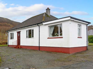 Self catering breaks at Glenfrughart in Portree, Isle of Skye