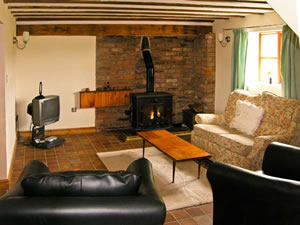 Self catering breaks at Rose Cottage in Maesbrook, Shropshire