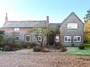 Self catering breaks at The Cottage in East Ruston, Norfolk