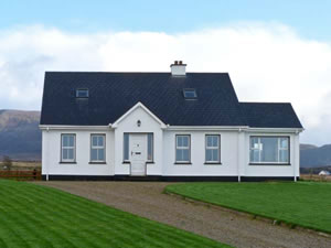 Self catering breaks at Mountain View Cottage in Gortahork, County Donegal