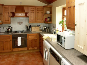 Self catering breaks at Crescent Cottage in Haltwhistle, Northumberland