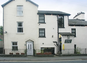 Self catering breaks at Holly Cottage in Bowness, Cumbria