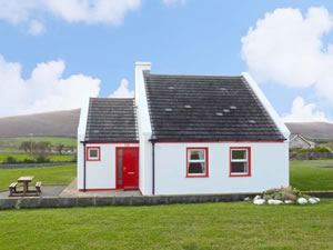 Self catering breaks at 1 Cois Cuaine in Bellharbour, County Clare