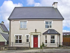 Self catering breaks at 12 The Lawn in Castletownsend, County Cork